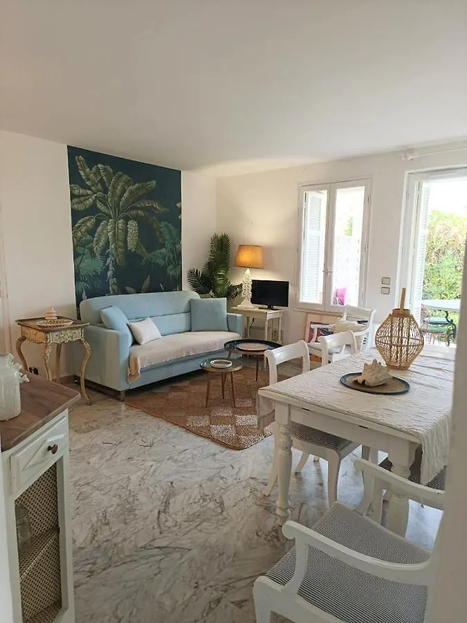 Apartment Eden Palladio Appt 2 Ch Front De Mer Acces Direct A La Plage Saint-Raphael